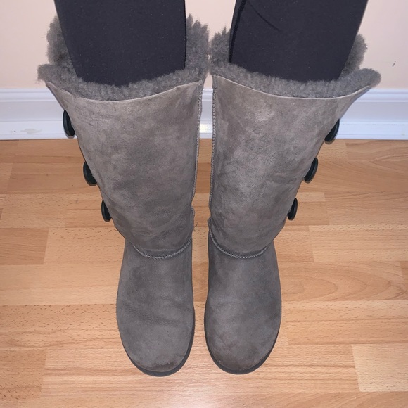 Ugg Bailey Button Boots✨ Size 8 - Picture 2 of 8